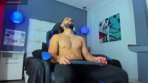 Yiyo online show from March 14, 2026, 4:18 am