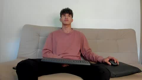 Snapshot of yizus_bonz chatting on June 1, 2026, 5:03 pm yizus_bonz online show from June 1, 2026, 5:03 pm