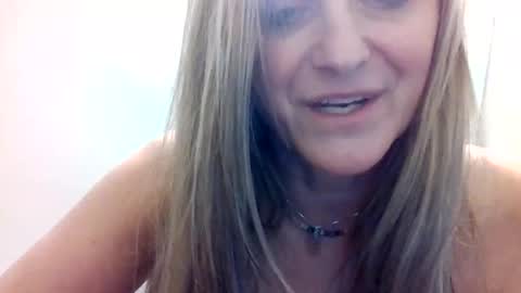 yogabuttttttt online show from November 12, 2025, 2:12 am
