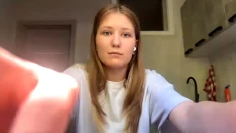 Snapshot of yolandaleduc chatting on June 23, 2026, 9:51 am Kira online show from June 23, 2026, 9:51 am