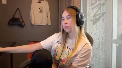 Snapshot of yolondaillovsky chatting on November 4, 2025, 7:18 am I am Rose ntmu Lets hit 10 Thumbs Up together online show from November 4, 2025, 7:18 am