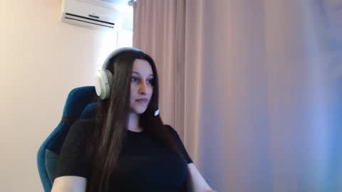 Sophie online show from April 28, 2026, 2:44 pm