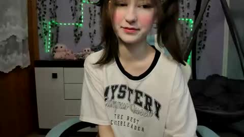 yoonhee_ki online show from March 7, 2026, 11:29 am