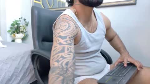 Snapshot of yorbymaxx chatting on October 25, 2025, 1:29 pm YORBY MAX online show from October 25, 2025, 1:29 pm