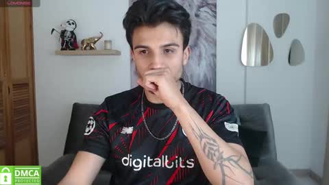 yoshy_man online show from December 20, 2024, 6:19 am