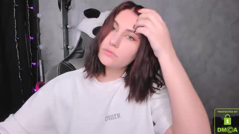 Snapshot of you_lika chatting on January 17, 2026, 4:00 pm Lika online show from January 17, 2026, 4:00 pm