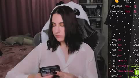 Snapshot of you_lika chatting on February 4, 2026, 6:25 pm Lika online show from February 4, 2026, 6:25 pm