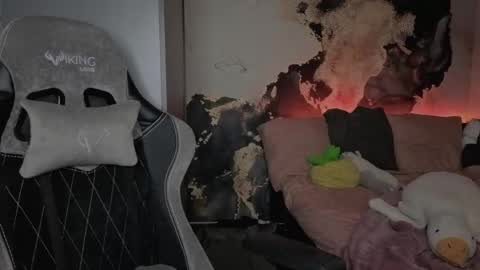 Snapshot of you_lika chatting on April 1, 2026, 3:53 pm Lika online show from April 1, 2026, 3:53 pm