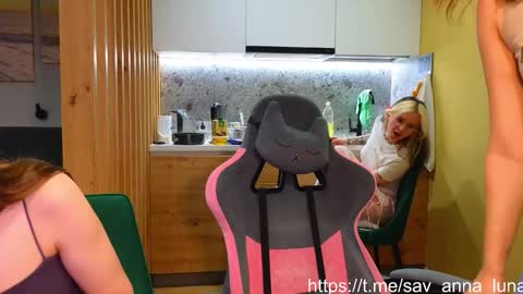 Snapshot of younona chatting on February 19, 2026, 4:14 pm Anna and Luna online show from February 19, 2026, 4:14 pm