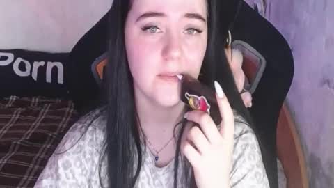 your_8a8y online show from November 24, 2025, 9:31 am