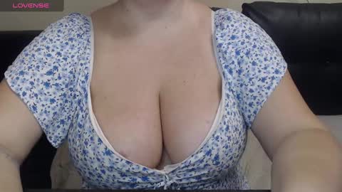 Snapshot of your__maria chatting on December 10, 2024, 4:34 am Maria Love online show from December 10, 2024, 4:34 am