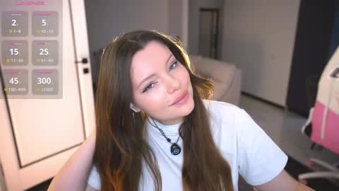 Julia Please Thumbs up me   online show from April 10, 2026, 6:18 am