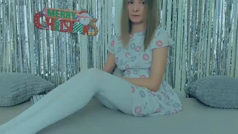 Lily online show from December 27, 2024, 5:20 am