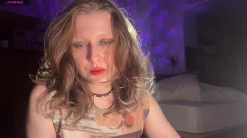 your_coraline_ online show from December 24, 2024, 2:44 pm