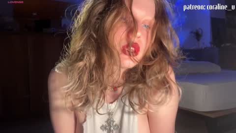 your_coraline_ online show from February 6, 2025, 6:13 pm