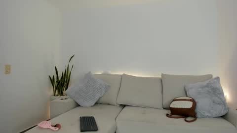 Snapshot of your_favorite_doll_ chatting on February 19, 2025, 10:31 pm Eliza online show from February 19, 2025, 10:31 pm