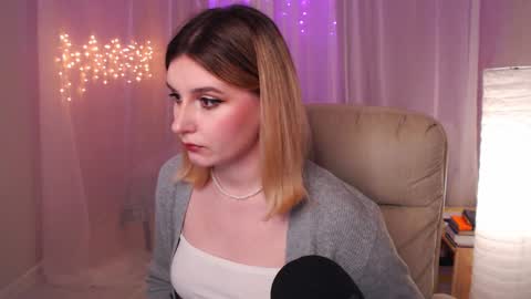 Snapshot of your_freya chatting on December 25, 2024, 6:19 pm Freya online show from December 25, 2024, 6:19 pm