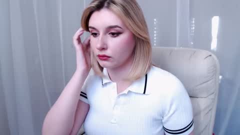 Snapshot of your_freya chatting on March 9, 2025, 12:09 pm Freya online show from March 9, 2025, 12:09 pm