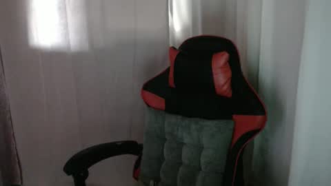 your_guy111 online show from May 14, 2026, 5:03 am