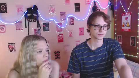 Snapshot of your_horny_friends chatting on September 19, 2025, 11:33 am Your Horny Friends online show from September 19, 2025, 11:33 am