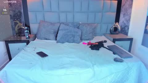 Snapshot of your_lady_milf chatting on June 11, 2026, 12:32 am your_lady_milf online show from June 11, 2026, 12:32 am