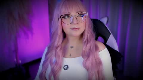 Cami independent model online show from April 18, 2026, 8:18 am