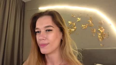 Jessica Loyd online show from March 6, 2025, 5:46 am