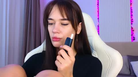 Jessica Loyd online show from April 14, 2026, 2:17 am