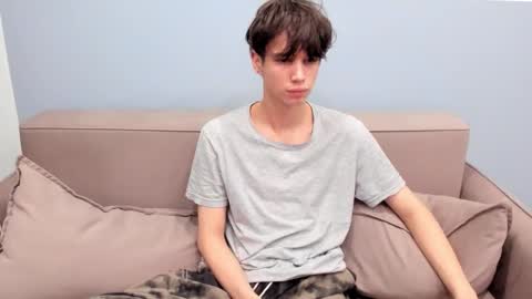 your_shy_guy online show from November 15, 2025, 5:27 am