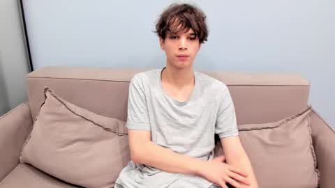 your_shy_guy online show from November 21, 2025, 3:54 pm