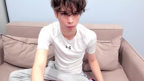 your_shy_guy online show from December 5, 2025, 7:54 pm