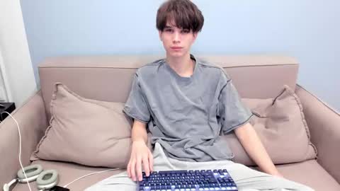 your_shy_guy online show from February 20, 2026, 7:36 pm