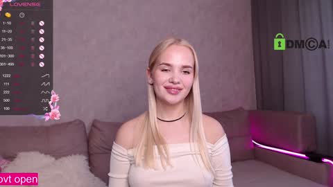 Snapshot of your_sweetie_ chatting on December 7, 2024, 6:32 am Lolli Instagram lollii 1 online show from December 7, 2024, 6:32 am