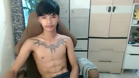 yourasian_eric online show from April 11, 2026, 6:07 am