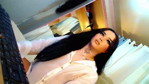 kim online show from October 24, 2025, 12:01 pm