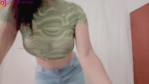 insta  yourboniee online show from February 12, 2025, 4:22 pm