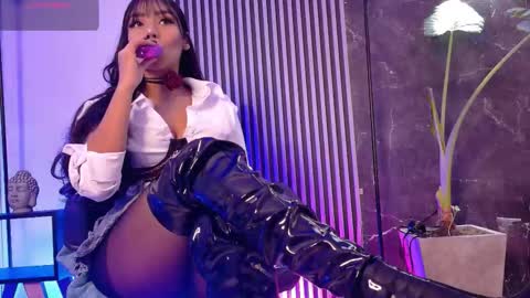 Selena online show from November 20, 2025, 6:46 am