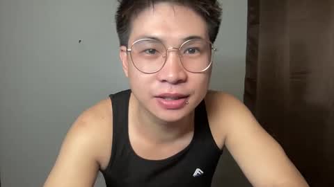 yourfantasyyy_ online show from March 10, 2025, 11:42 am