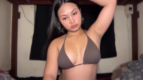Snapshot of yourfantasyyy_ chatting on April 15, 2026, 7:54 pm yourfantasyyy_ online show from April 15, 2026, 7:54 pm