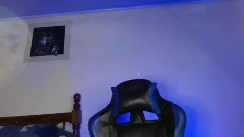 yourfavorite_bigclit online show from March 1, 2026, 2:41 pm