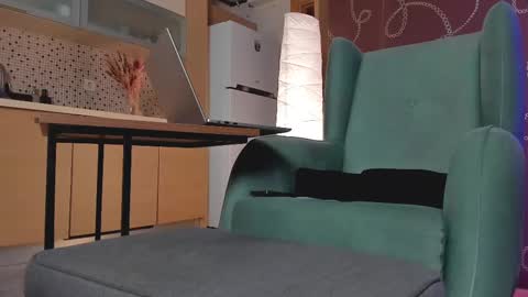 Snapshot of yourfreebird chatting on February 9, 2025, 12:41 pm Maria online show from February 9, 2025, 12:41 pm