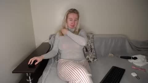 Iamyourdream online show from April 3, 2026, 3:32 pm