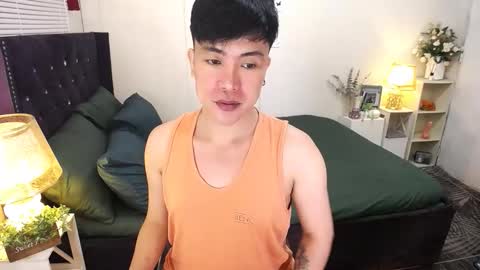 Snapshot of yourlivingonurdream chatting on September 19, 2025, 2:51 pm --               online show from September 19, 2025, 2:51 pm
