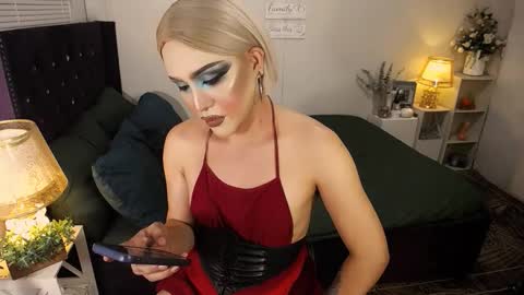Snapshot of yourlivingonurdream chatting on October 3, 2025, 10:18 pm --               online show from October 3, 2025, 10:18 pm