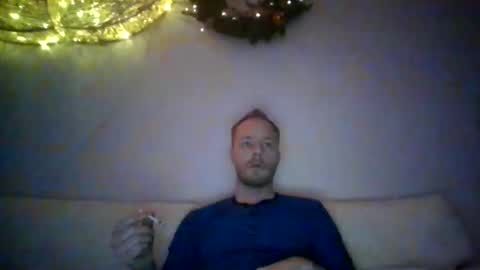 yourlove8523 online show from December 17, 2025, 4:07 am