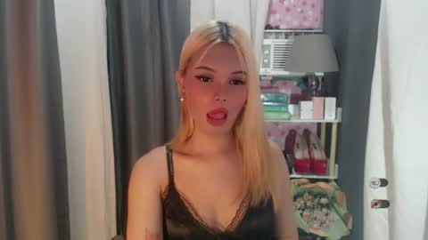 Snapshot of yourlovekylie chatting on June 23, 2026, 6:06 pm KYLIE MORE online show from June 23, 2026, 6:06 pm