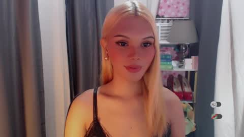 Snapshot of yourlovekylie chatting on July 7, 2026, 8:18 am KYLIE MORE online show from July 7, 2026, 8:18 am