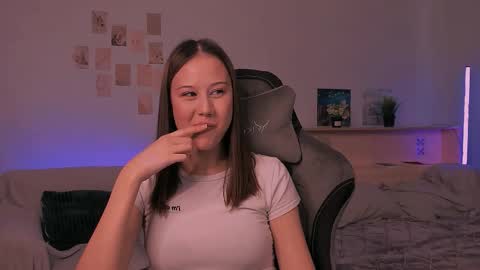 Snapshot of yourlovelystreamer chatting on October 6, 2025, 11:51 am Nikol online show from October 6, 2025, 11:51 am
