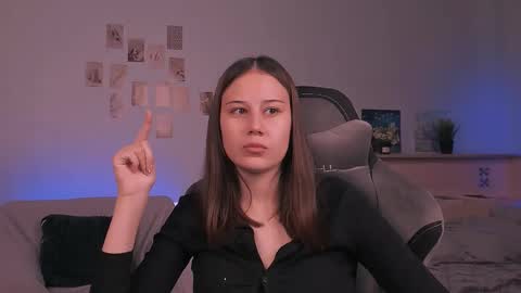Snapshot of yourlovelystreamer chatting on October 12, 2025, 8:35 am Nikol online show from October 12, 2025, 8:35 am