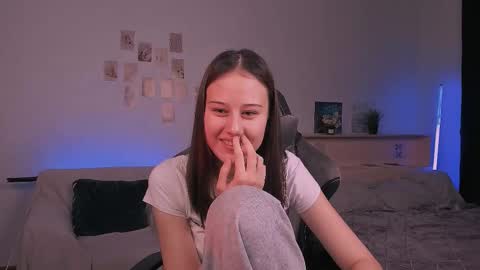 Snapshot of yourlovelystreamer chatting on October 16, 2025, 1:34 pm Nikol online show from October 16, 2025, 1:34 pm